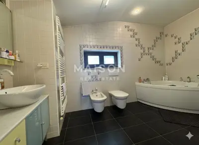 House 230 m², Zamet Rijeka - quiet location - 7