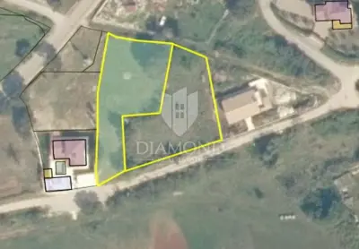 Building plot 2,300 m², Novigrad - restaurant and 5 apartments project - 2
