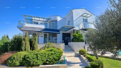Villa in Pula, Zentrum, Grünanlage und Pool 10x5