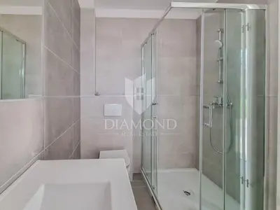 Stan 62 m², Umag - 2 sobe, terasa i garaža - 8