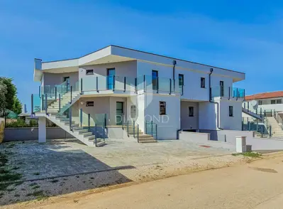 Stan 62 m², Umag - 2 sobe, terasa i garaža - 3