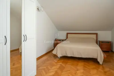 Kuća 513 m², Makarska - centar, 2 stana i garaža - 20