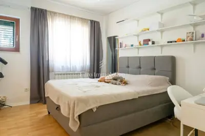 Kuća 513 m², Makarska - centar, 2 stana i garaža - 19