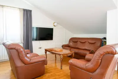 Kuća 513 m², Makarska - centar, 2 stana i garaža - 14