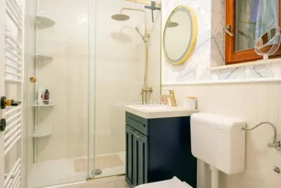 Kuća 513 m², Makarska - centar, 2 stana i garaža - 8