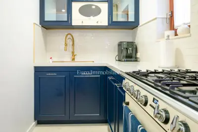 Kuća 513 m², Makarska - centar, 2 stana i garaža - 7