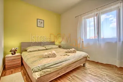 *Vila sa bazenom na većoj okučnici* - 19