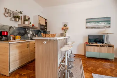 Donji grad, 4-soban stan, 3 apartmana, parking - 2