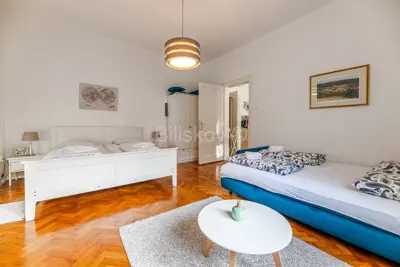Donji grad, 4-soban stan, 3 apartmana, parking - 5