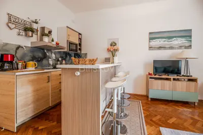 Donji grad, 4-soban stan, 3 apartmana, parking - 2