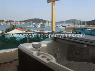 Haus 292 m², Rogoznica, Nähe zum Strand und zu Einrichtungen