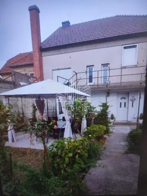 House, garage, 309 m², Ljubljanica, Trešnjevka North