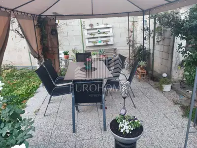 House, garage, 309 m², Ljubljanica, Trešnjevka North - 2