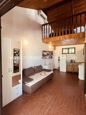 Semi-detached house, Šolta, 50 m from the sea and covered terrace - 6