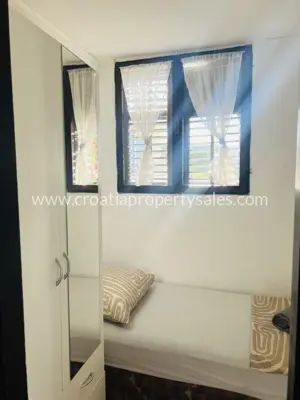 Semi-detached house, Šolta, 50 m from the sea and covered terrace - 8