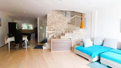 Haus zum Kauf in Križine, 143 m²