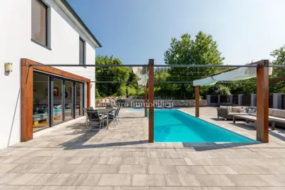 Haus 276 m², Malinska - Pool und großes Grundstück