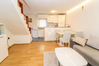 Townhouse, Brtonigla - quiet street and loggia with sea view - 6