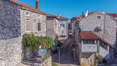 Townhouse, Brtonigla - quiet street and loggia with sea view - 4