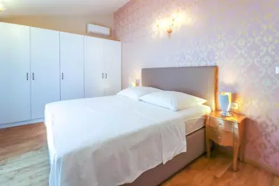 Villa 168 m², Sveti Lovreč - steinerne Schönheit mit Pool - 18