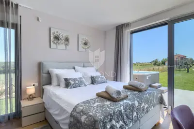 Vila 264 m², Brtonigla - pogled na istarski krajolik - 6