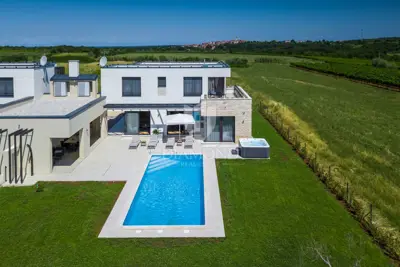 Vila 264 m², Brtonigla - pogled na istarski krajolik - 15