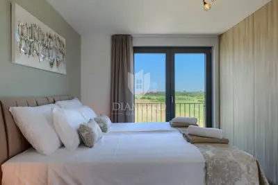 Vila 264 m², Brtonigla - pogled na istarski krajolik - 11
