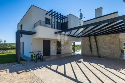 Vila 264 m², Brtonigla - pogled na istarski krajolik - 17