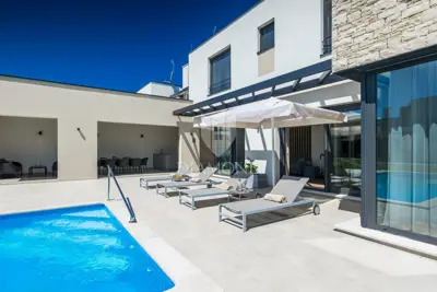 Vila 264 m², Brtonigla - pogled na istarski krajolik - 3