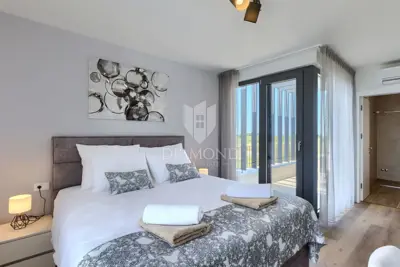 Vila 264 m², Brtonigla - pogled na istarski krajolik - 12