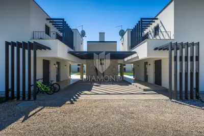 Vila 264 m², Brtonigla - pogled na istarski krajolik - 16