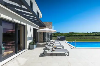 Vila 264 m², Brtonigla - pogled na istarski krajolik - 7
