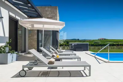 Vila 264 m², Brtonigla - pogled na istarski krajolik - 4