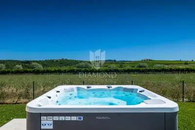 Vila 264 m², Brtonigla - pogled na istarski krajolik - 21