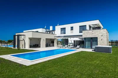 Vila 264 m², Brtonigla - pogled na istarski krajolik
