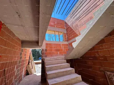 New project, Barbariga! Apartment with garden and parking, 500 m from the sea