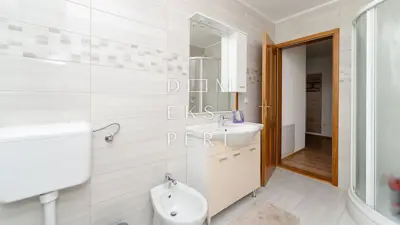 Sesvetska selnica, Investicijska kuća sa 6 stambenih jedinica i poslov - 13