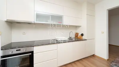 Sesvetska selnica, Investicijska kuća sa 6 stambenih jedinica i poslov - 7
