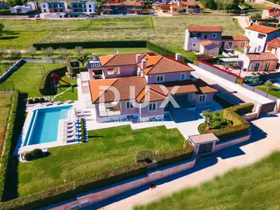 Villa 400 m², Deklići, Kaštelir-Labinci - ruhige Lage nahe Poreč