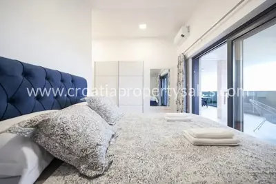 Vila 300 m², Vir, bazen i 5 parkirnih mjesta - 8