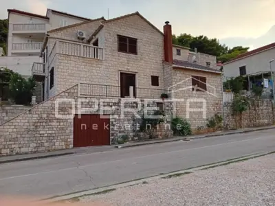 Kuća 182 m², Pučišća na Braču, blizu centra