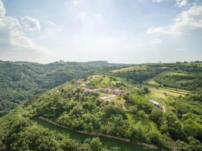 Projekt 3 800 m², Beram - Blick auf den See und Privatsphäre - 7