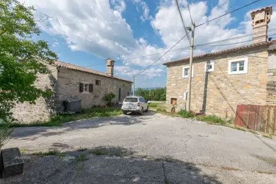 Projekt 3 800 m², Beram - Blick auf den See und Privatsphäre - 11