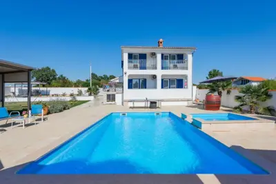 Vila 200 m² u Žminju, bazen i jacuzzi - 3