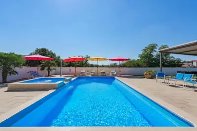 Vila 200 m² u Žminju, bazen i jacuzzi - 9