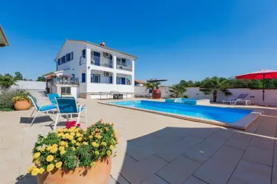 Vila 200 m² u Žminju, bazen i jacuzzi