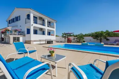Vila 200 m² u Žminju, bazen i jacuzzi - 2