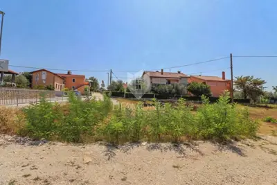 Građevinsko zemljište 341 m², Pula - projekt 4 stana - 4