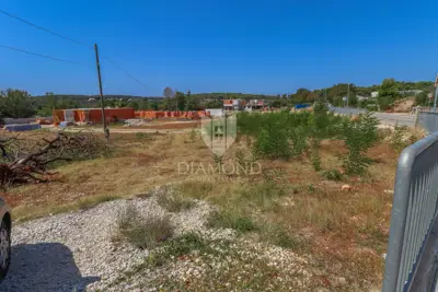 Građevinsko zemljište 341 m², Pula - projekt 4 stana
