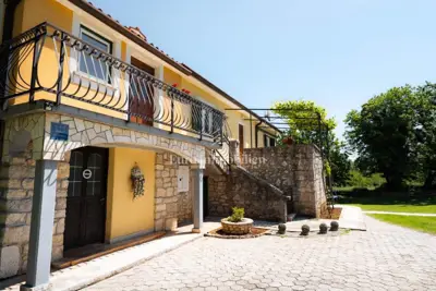 Imanje u Pićanu, bazen i potpuna privatnost - 7